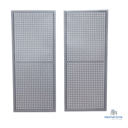 2 plateaux en acier perforés