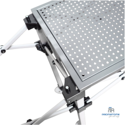 In elkaar grijpende bevestiging van trays