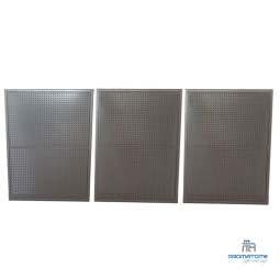 3 geperforeerde trays