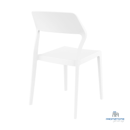 Witte ontvangststoel uit één stuk