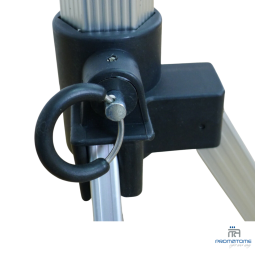 Achthoekige palen met 4 mogelijke hoogtes van 220 tot 250 cm