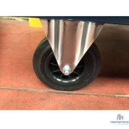 2 richtingswielen en 2 wielen met remmen